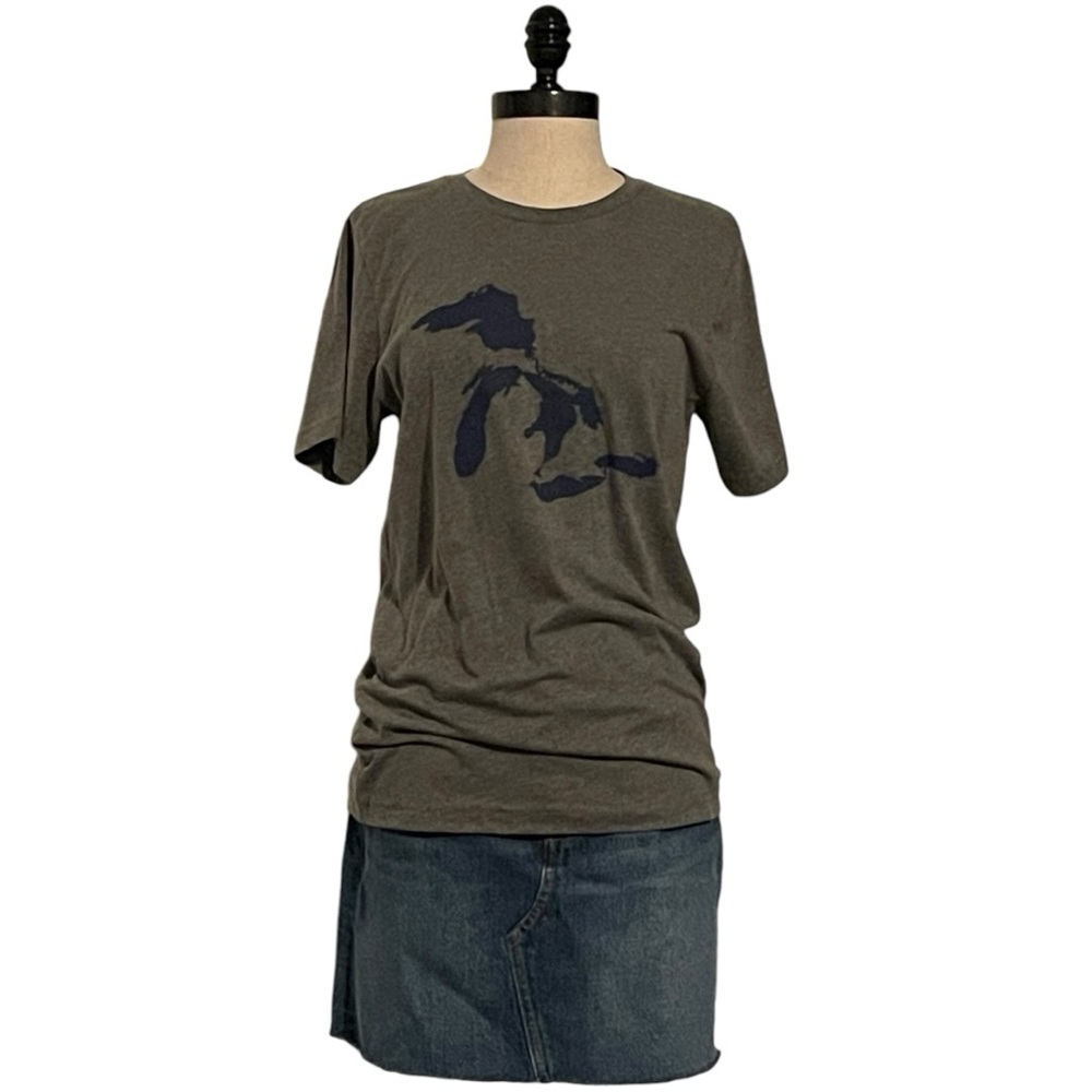 Great Lakes Gray T-shirt - Size Medium - 52% Cotton - 48% Polyester - EUC